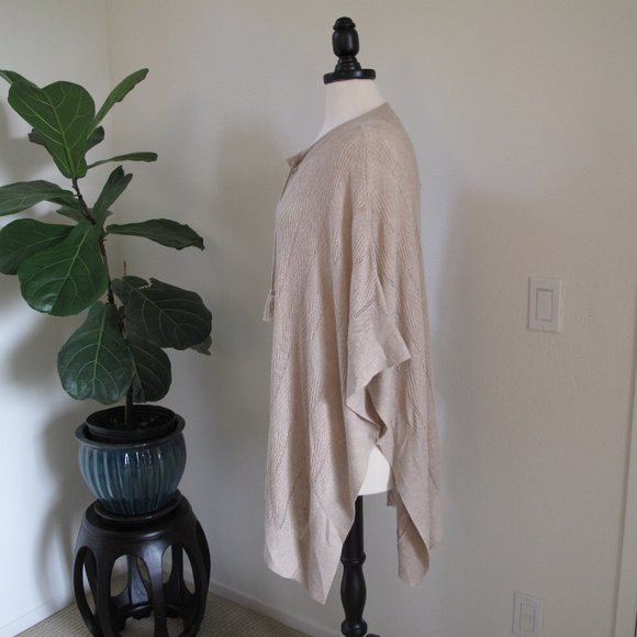 SPLENDID Cashmere Blend Beige Poncho - Picture 8 of 12